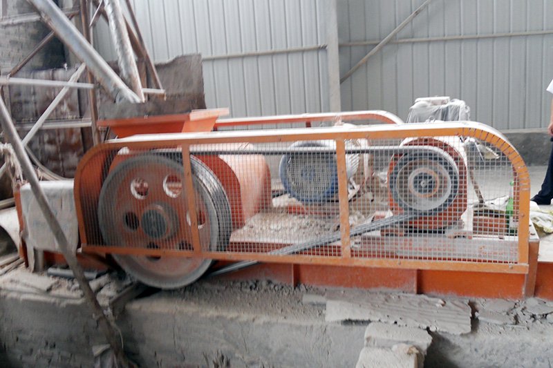 對輥制砂機現場圖