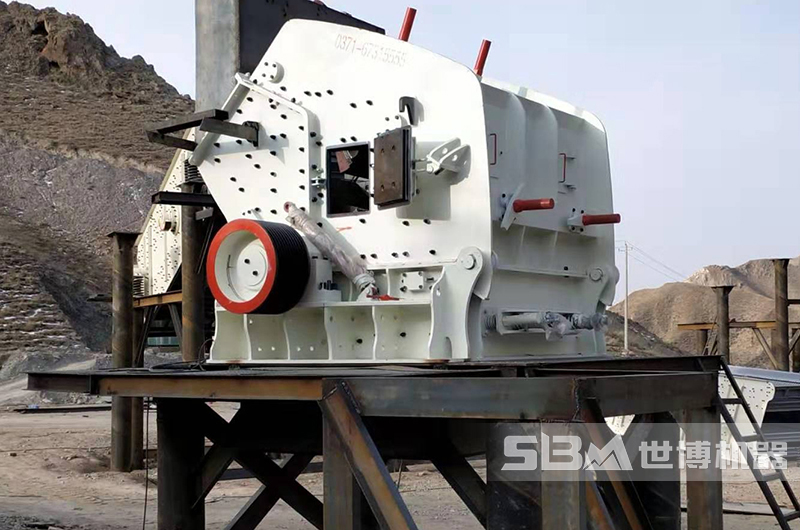 反擊式制砂機(jī)安裝現(xiàn)場(chǎng)