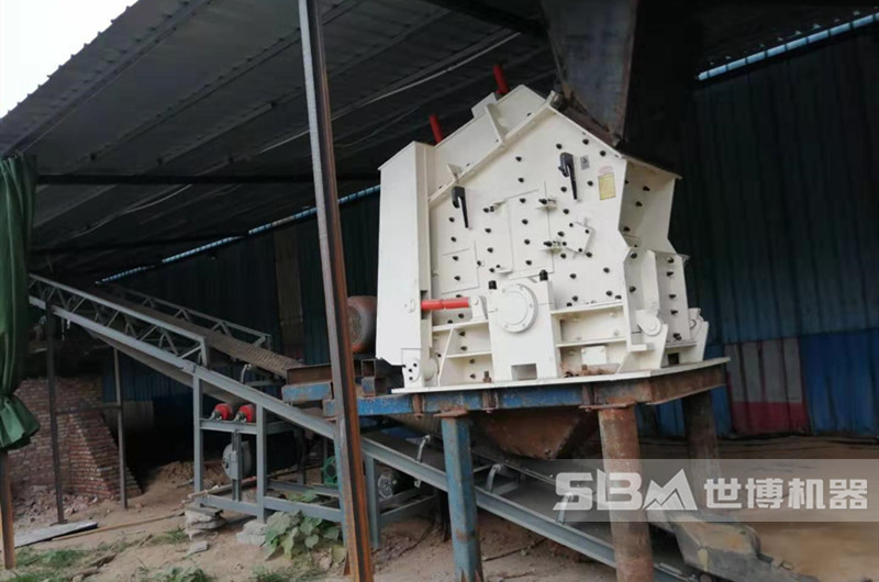 反擊式制砂機生產(chǎn)現(xiàn)場圖