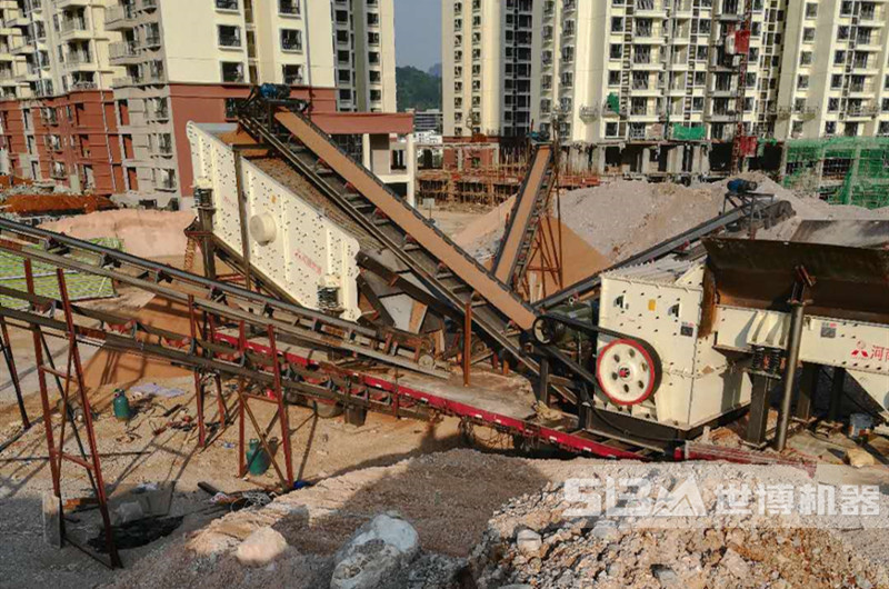 建筑廢料磚頭粉碎機生產(chǎn)現(xiàn)場