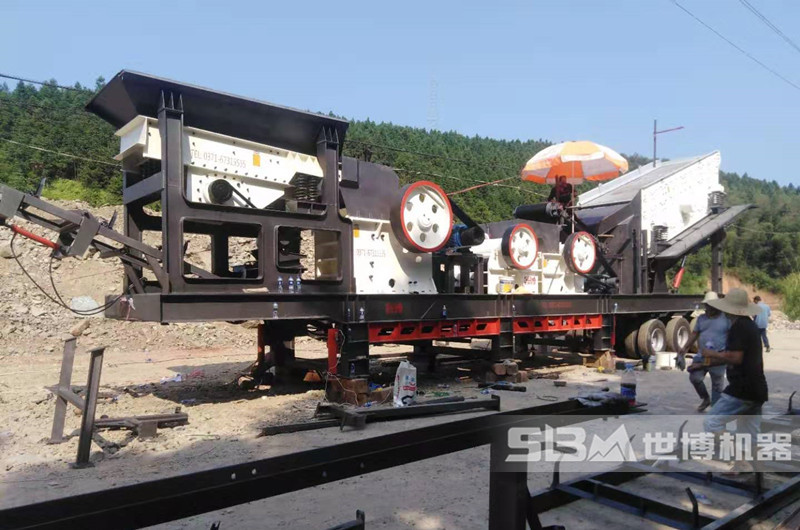 移動式建筑垃圾破碎制砂一體機(jī)安裝現(xiàn)場