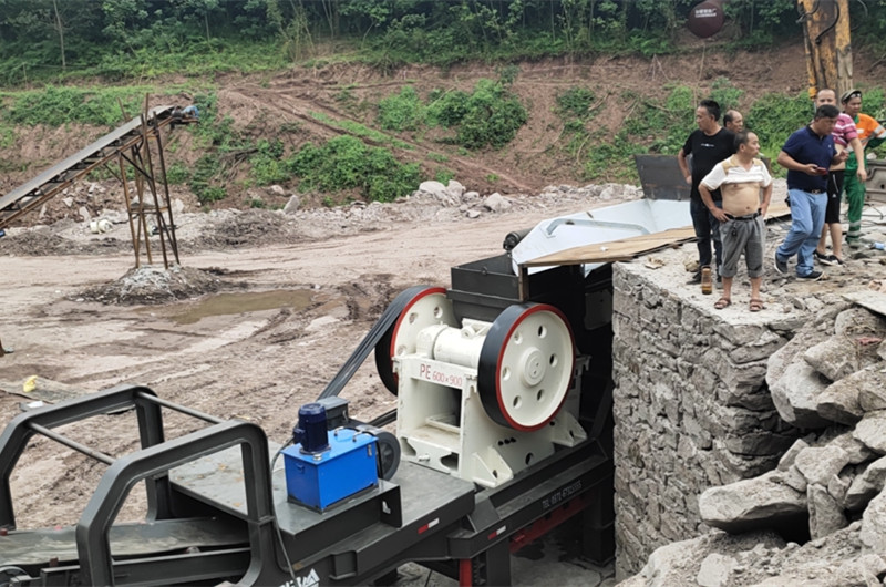 移動式69鄂式破碎機(jī)現(xiàn)場圖