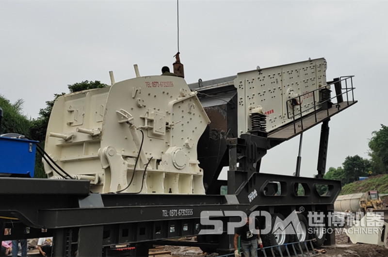 移動(dòng)反擊式破碎過篩機(jī)