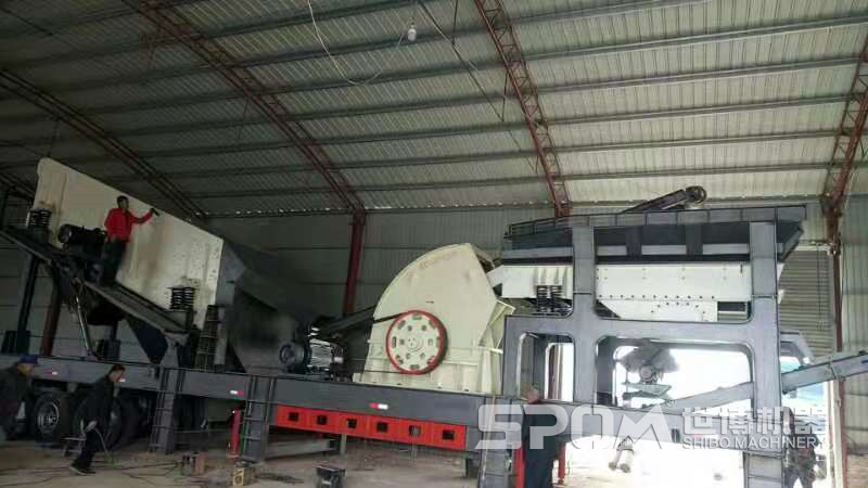 小型移動錘破碎石機