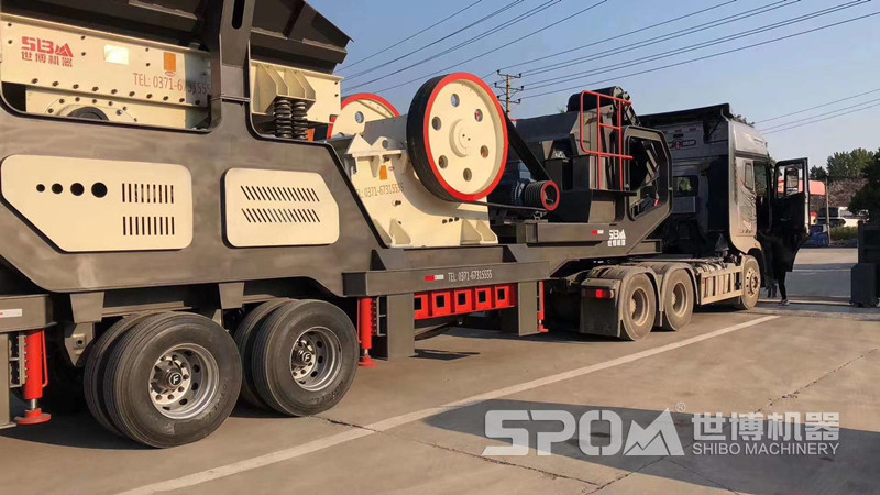 輪胎移動式鄂破機