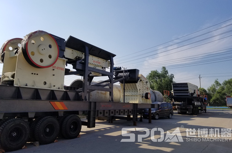 世博車(chē)載移動(dòng)碎石機(jī)待發(fā)貨