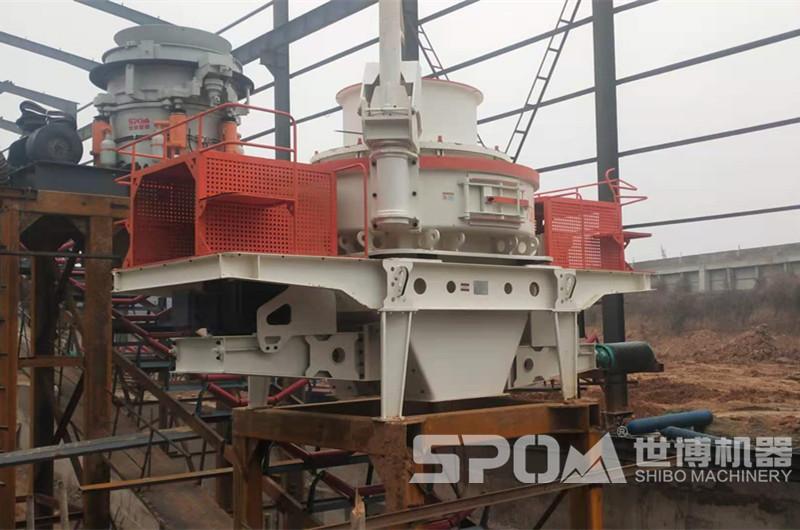 圓錐破碎機(jī)和沖擊式制砂機(jī)現(xiàn)場圖