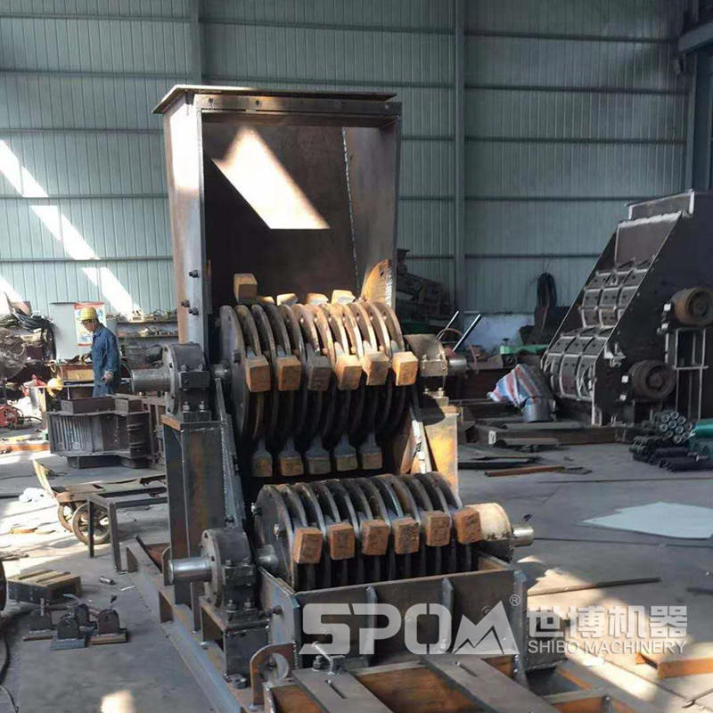 世博雙級破碎機生產(chǎn)車間，雙級破碎機半成品內(nèi)部結(jié)構(gòu)