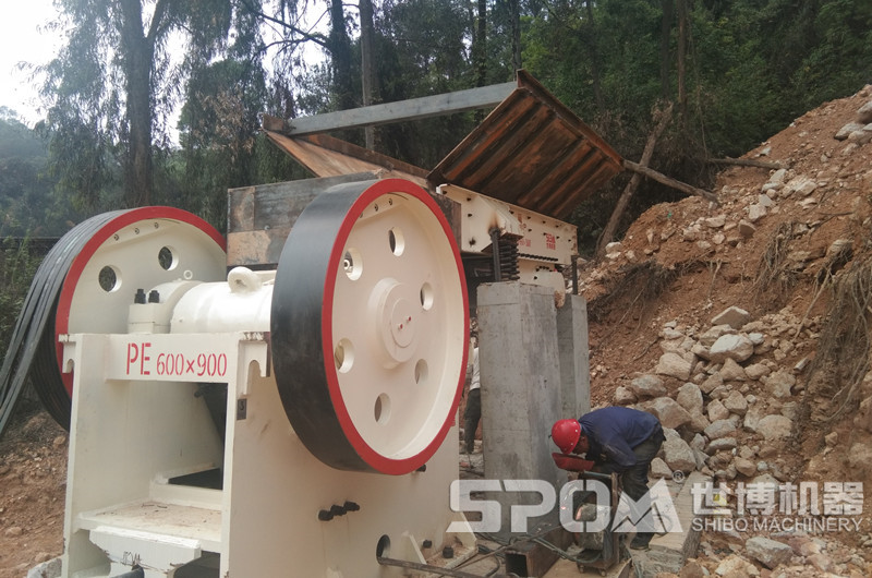 六九百破碎機(jī)破碎石料現(xiàn)場(chǎng)圖