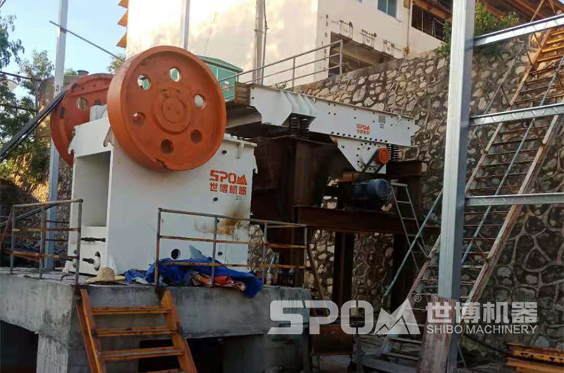 69顎式破碎機(jī)和9638給料機(jī)