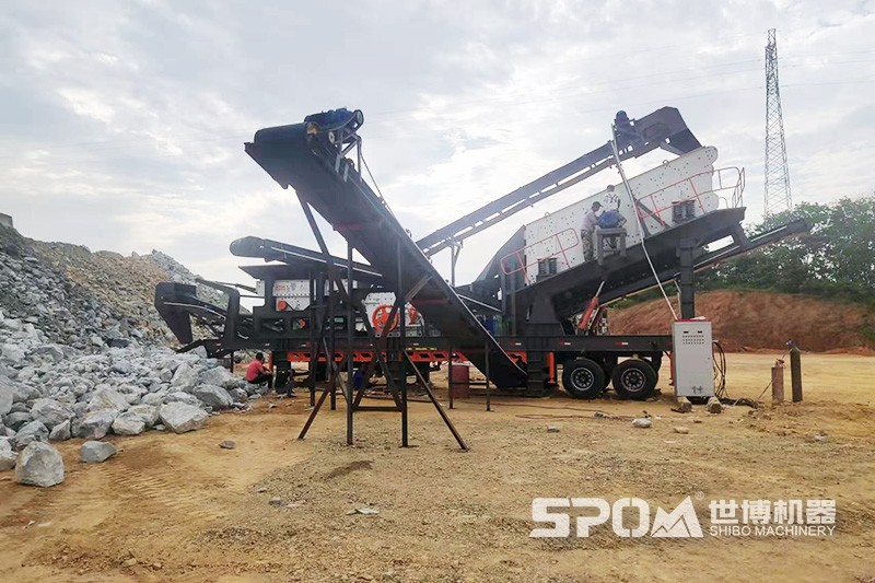 三合一移動反擊式破碎機(jī)，反擊破移動式破碎站現(xiàn)場圖