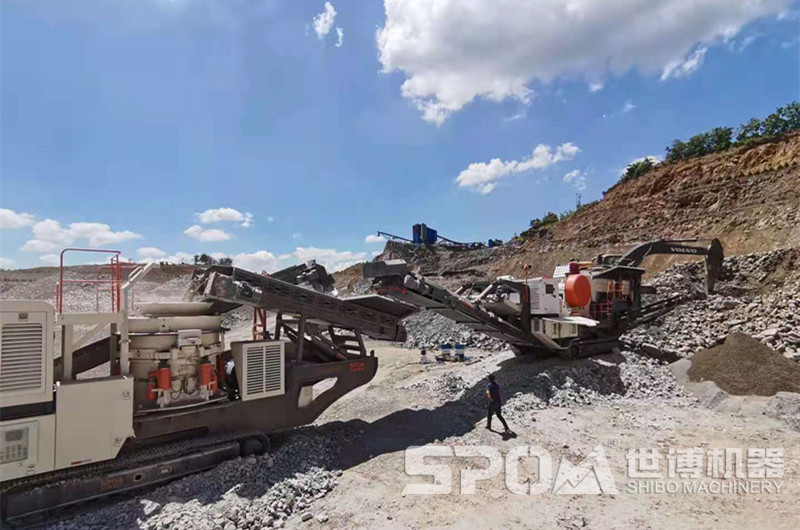 礦石破碎中履帶移動圓錐破碎站現(xiàn)場應用圖