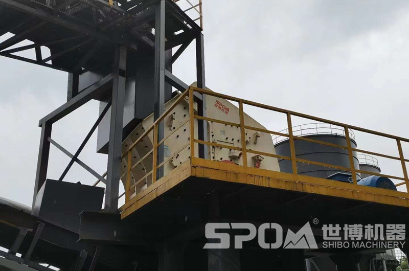 湖南客戶砂石生產(chǎn)線，反擊式破碎機現(xiàn)場圖