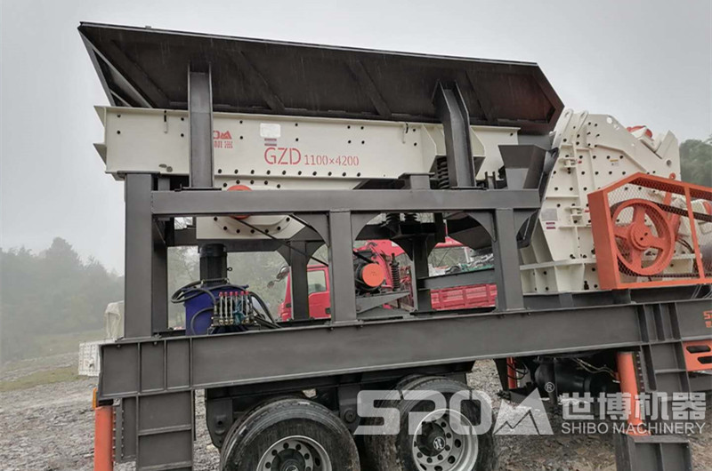 輪胎式粗碎反擊移動(dòng)破碎站，配大口反擊破